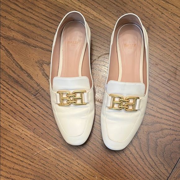 Bally Ellah Loafer with Elegant Chain Detail, size 38 - Picture 6 of 15